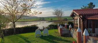 Cottage at the foot of the estuary near the private beach (suitable for pets).