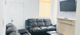 Stoke-on-trent - House - Sleeps 7 - City Centre