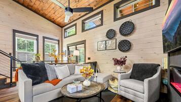 Een smart-tv en een open haard