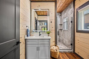 Shower, hair dryer, towels - Quaint Cute Cabin|Home theater|Fire Pit|Hot Tub (Sevierville)