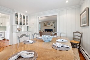 Dining - Patios, Beach Gear, Walk to beach (Virginia Beach)