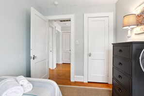 4 Schlafzimmer, Schreibtisch, kostenloses WLAN, Bettwäsche