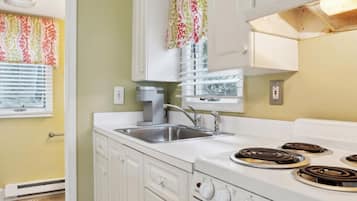 冰箱、微波炉、烤箱、炉灶