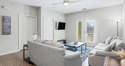Cozy apartment in Comfy Stay by ATL Airport + Pool Access.