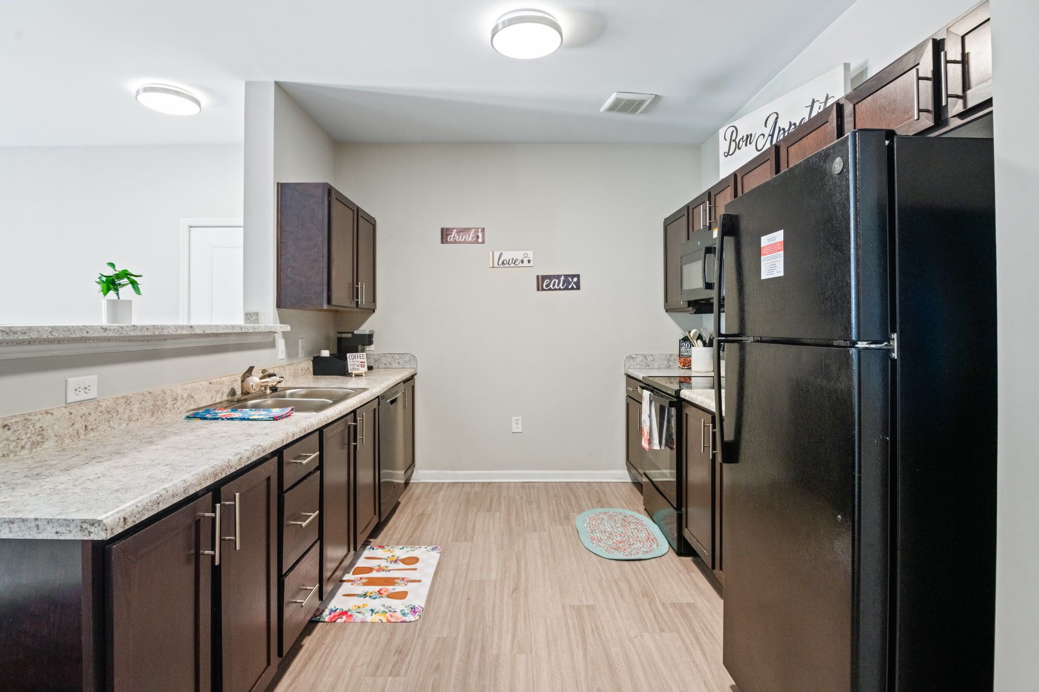 冰箱、微波炉、烤箱、炉灶