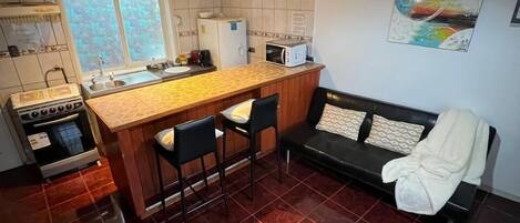 Leilighet, terrasse | Oppholdsområde | Flatskjerm-TV