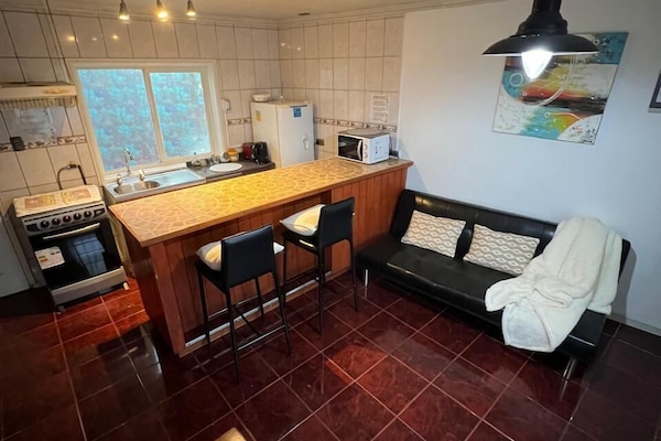 Leilighet, terrasse | Oppholdsområde | Flatskjerm-TV