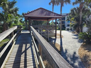 Terrace/patio - St. Augustine Beach, Florida: 2 bed/2 bath (Beachfront PetFriendly Free Parking) (St. Augustine)