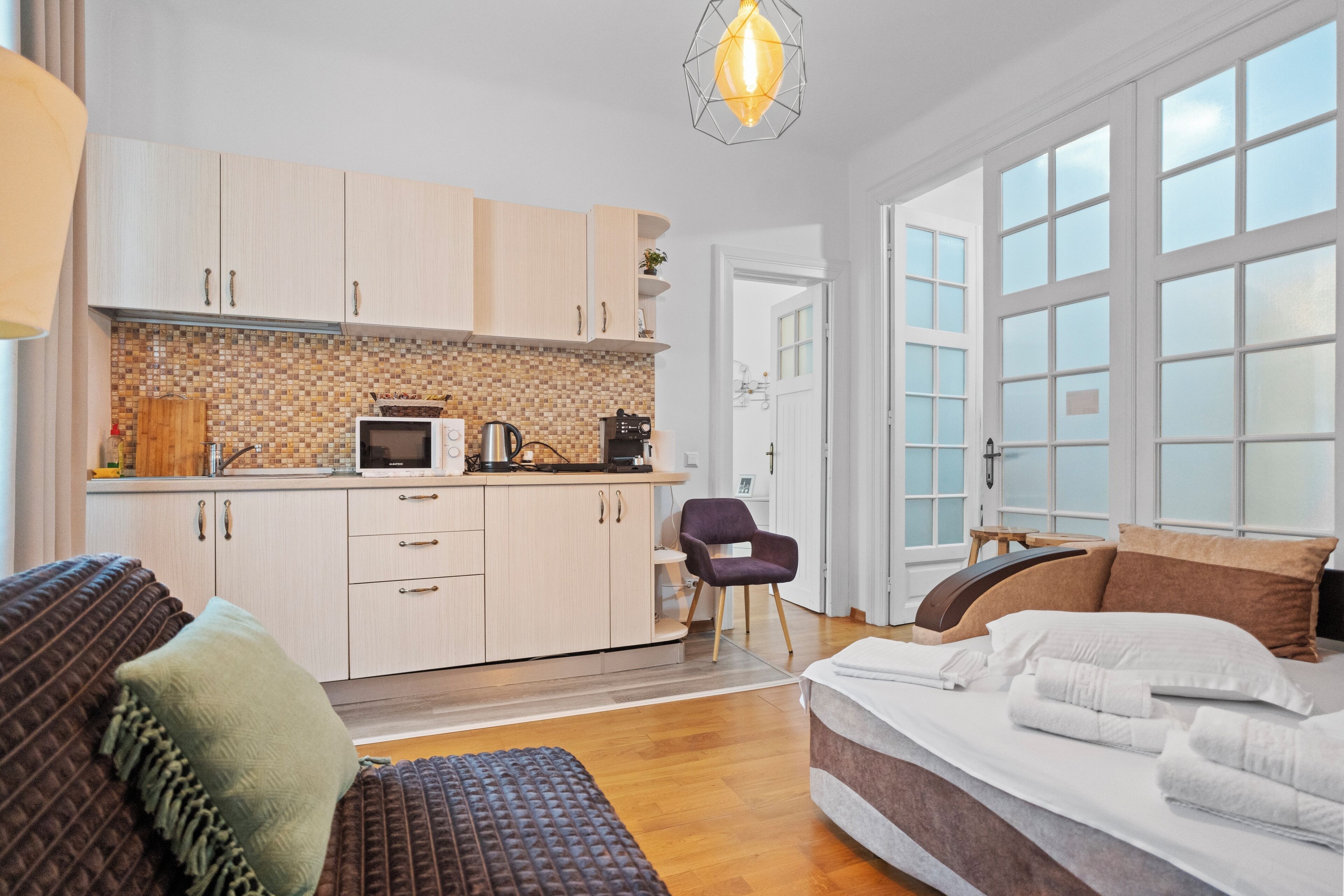 4 bedrooms, desk, iron/ironing board, WiFi