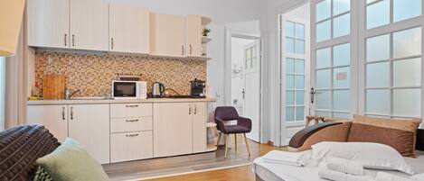 4 bedrooms, desk, iron/ironing board, WiFi