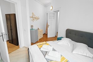 4 bedrooms, desk, iron/ironing board, WiFi