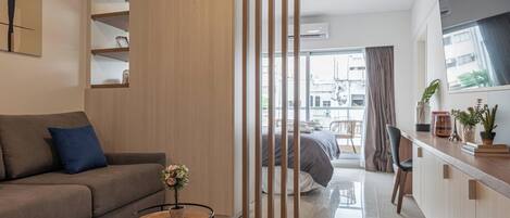 Deluxe Apartment, Balcony, City View | Ruang tamu