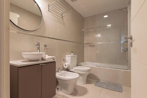 Deluxe Apartment, Balcony, City View | Bathroom - FLIPHAUS Moreno 500 (Buenos Aires)