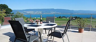 Chalet ideal for relaxing, with breathtaking lake and mountain views