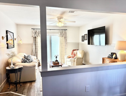 Cozy Cul-de-sac in southern Panama City. Close to town and Beaches