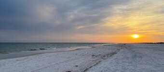 Cozy Cul-de-sac in southern Panama City. Close to town and Beaches