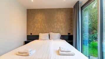 House | 3 bedrooms, individually furnished, bed sheets