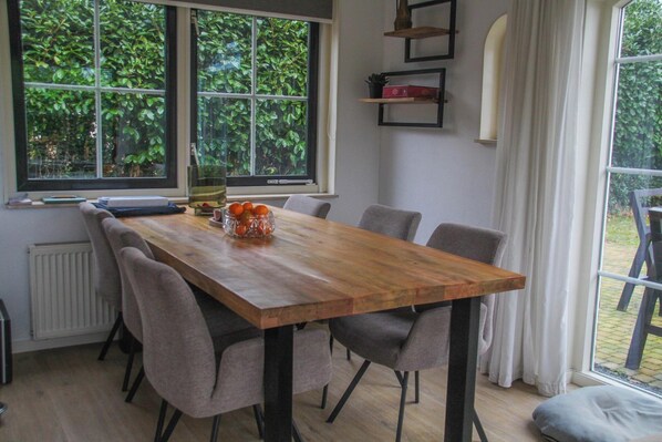 Dining - Detached Bungalow for six Persons, Fully Furnished (Overberg)