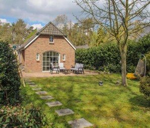 Garden - Detached Bungalow for six Persons, Fully Furnished (Overberg)