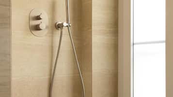 Apartamento | Baño | Secador de pelo, toallas y champú