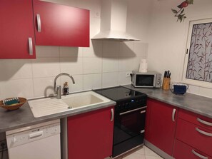 Micro-ondes, four, plaque de cuisson, lave-vaisselle