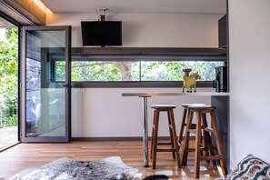 Villa Signature | Zona de estar | Televisión LCD de 45 cm con canales por cable