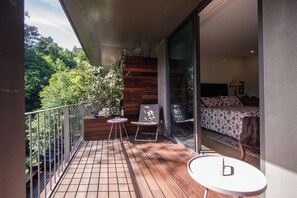 Ropa de cama de alta calidad, minibar y decoración personalizada 