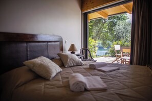 Ropa de cama de alta calidad, minibar y decoración personalizada 