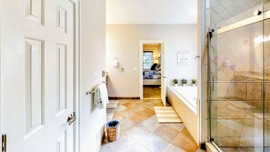 Shower, hair dryer, towels, shampoo - Beautiful Lakefront Lake Anna Views, Dock, Firepit (Mineral)