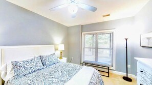5 bedrooms, desk, iron/ironing board, free WiFi - Beautiful Lakefront Lake Anna Views, Dock, Firepit (Mineral)