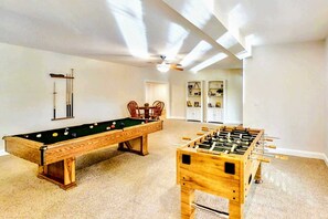 Games room - Beautiful Lakefront Lake Anna Views, Dock, Firepit (Mineral)