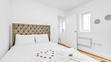 1 bedroom, iron/ironing board, internet, bed sheets