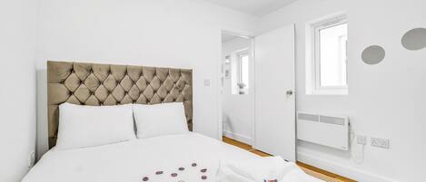 1 camera, ferro/asse da stiro, accesso a Internet, lenzuola