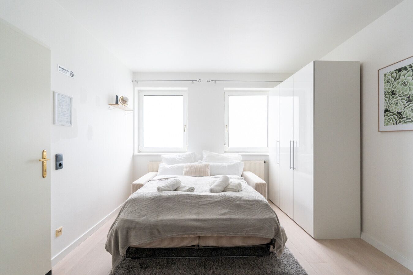 2 bedrooms, iron/ironing board, bed sheets