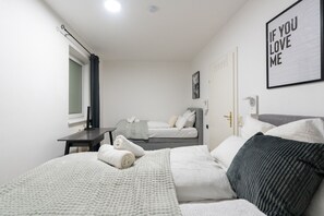 2 Schlafzimmer, Bügeleisen/Bügelbrett, Bettwäsche