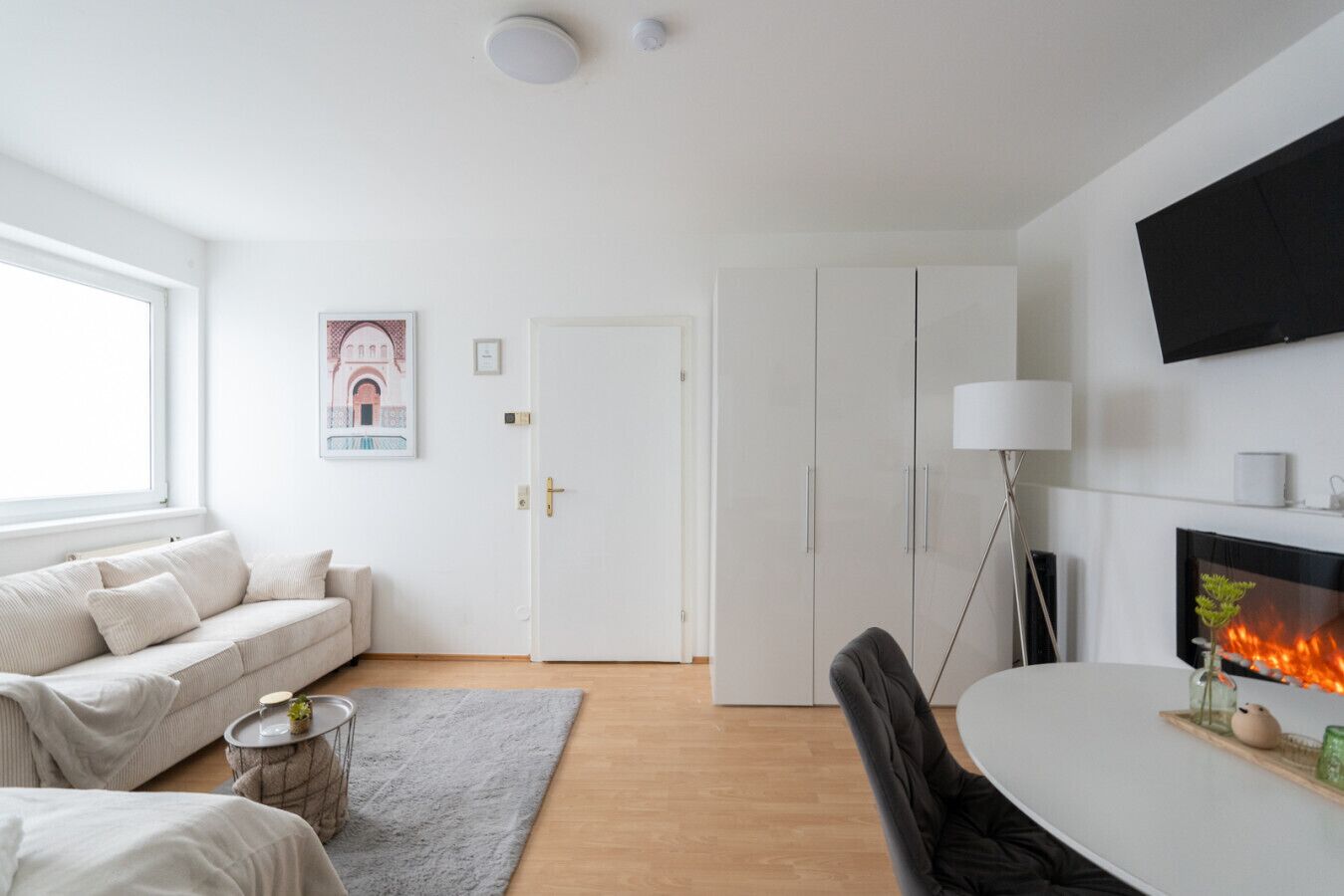 Fernseher, Kamin