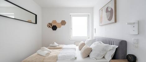 1 Schlafzimmer, Schreibtisch, Bügeleisen/Bügelbrett, Reisekinderbett