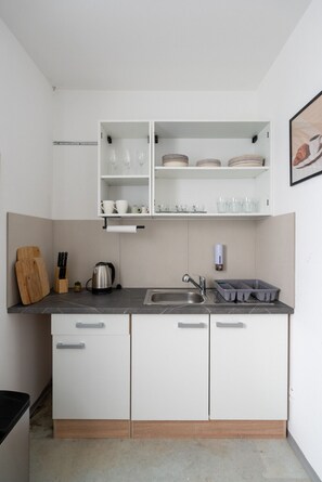 Kühlschrank, Mikrowelle, Ofen, Herdplatte