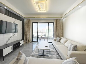 Smart TV - 3BR Apartment in Kilimani,Nairobi|Capital Rise|12th Floor (Nairobi)