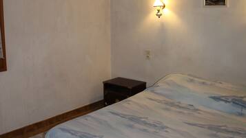 2 dormitorios, tabla de planchar con plancha, wifi gratis y ropa de cama