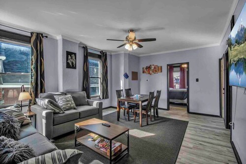 Spacious 6-bedroom house with WiFi, AC  and free Parking in brilliant Buffalo