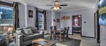 Spacious 6-bedroom house with WiFi, AC  and free Parking in brilliant Buffalo