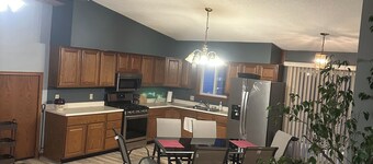 3-bedroom house in fantastic Crystal with WiFi, AC