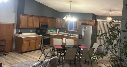 3-bedroom house in fantastic Crystal with WiFi, AC