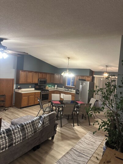 3-bedroom house in fantastic Crystal with WiFi, AC