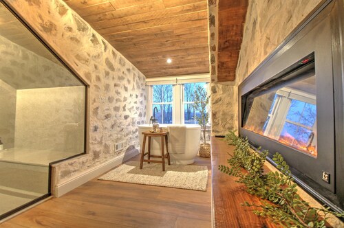 Luxurious, spa-like retreat steps from Main St.