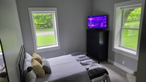 3 bedrooms, iron/ironing board, WiFi, bed sheets