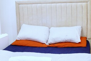 1 bedroom, WiFi - One Bed Spacious Apartment, 2min Train to london bridge, 10min to canary wharf. (London)