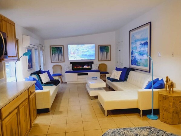 Smart TV, fireplace, offices, computer monitors