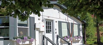 NEW LISTING. Vacation or Workation - Perfect Get-Away by the River and Trail